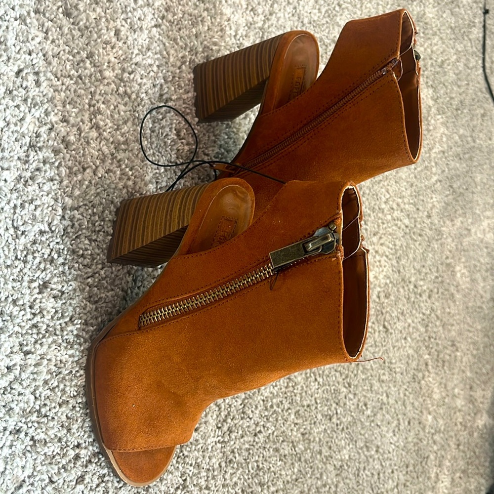 New with tags - Brownish orange heeled suede booties